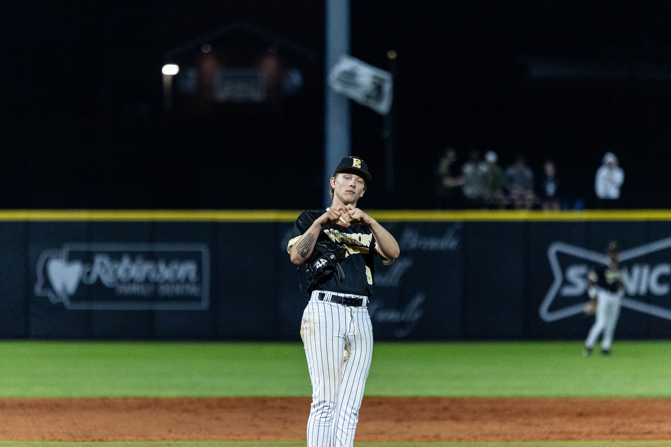 Warriors get top 10 sweep after lenghthy weather delay