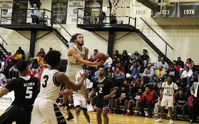 Warriors Drop Home Basketball Game to EMCC