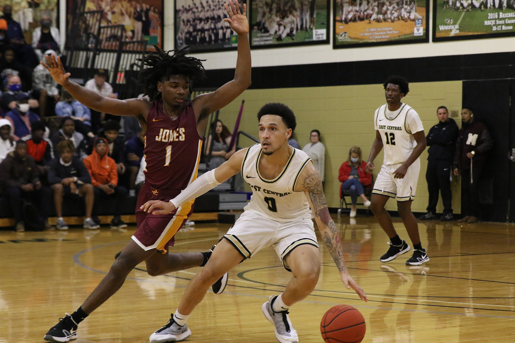 Warriors fall to Jones, 71-65