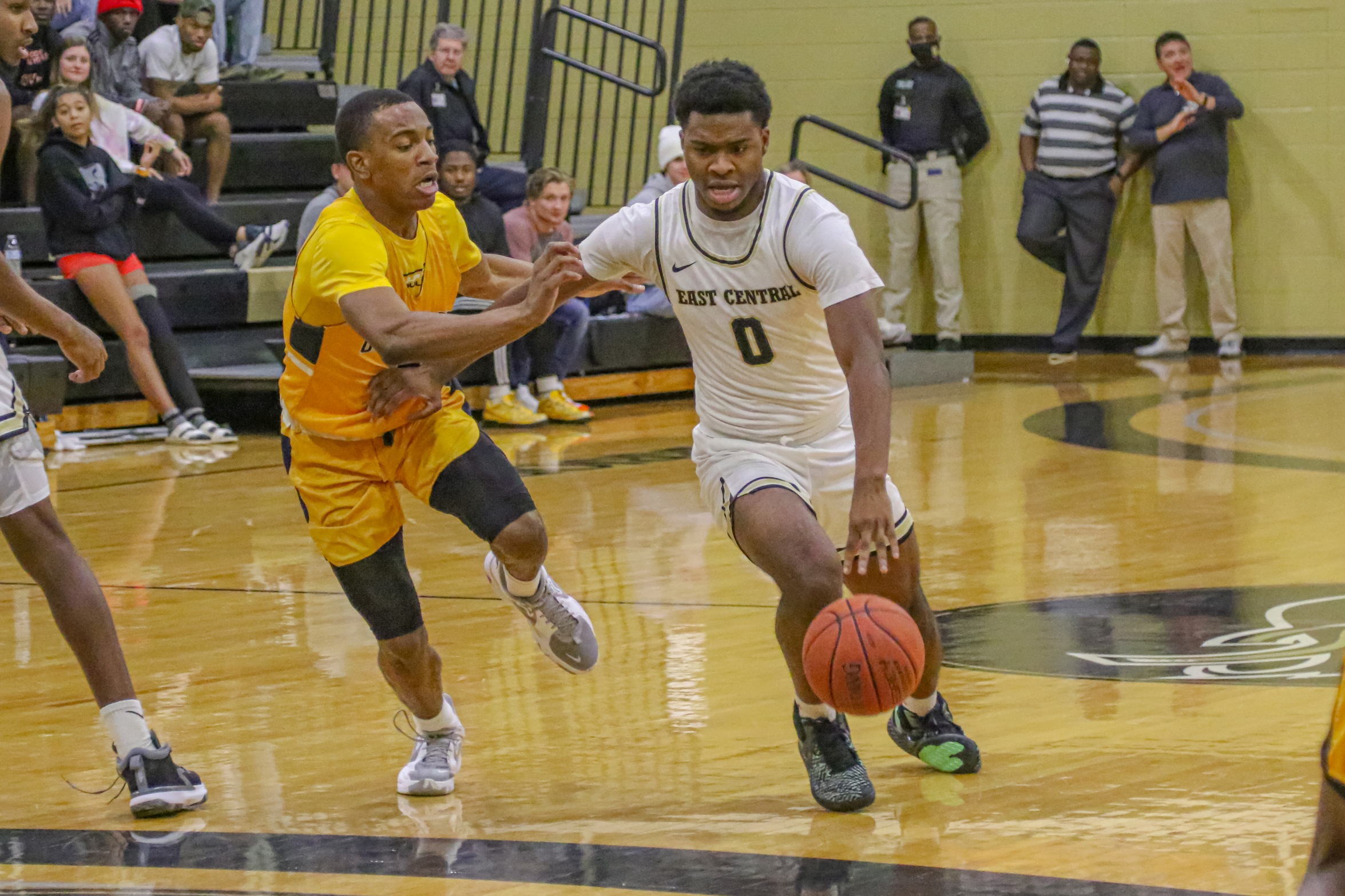 Warriors Fall to Gulf Coast at Home