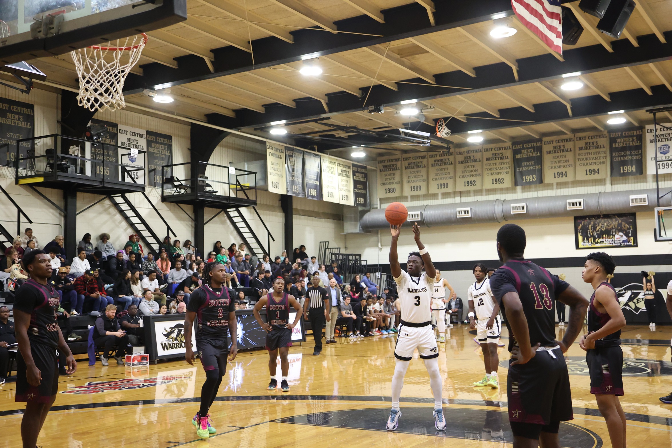 Rogers Scores 24 as Warriors Push Past SACC, 90-82