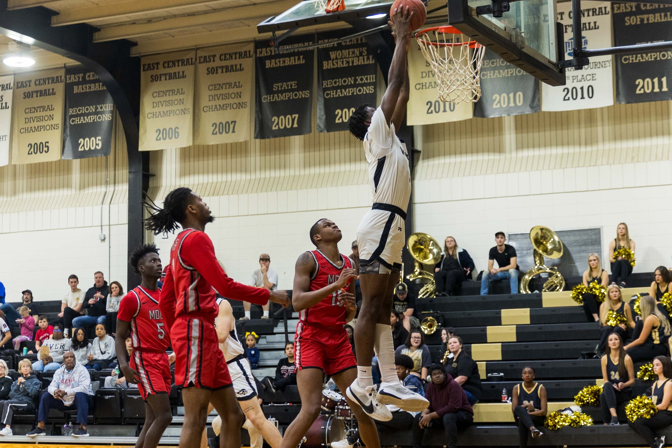 Warriors Push Past the Trojans