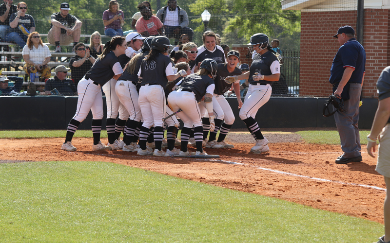 Lady Warrior Softball Splits With No. 6 Gulf Coast