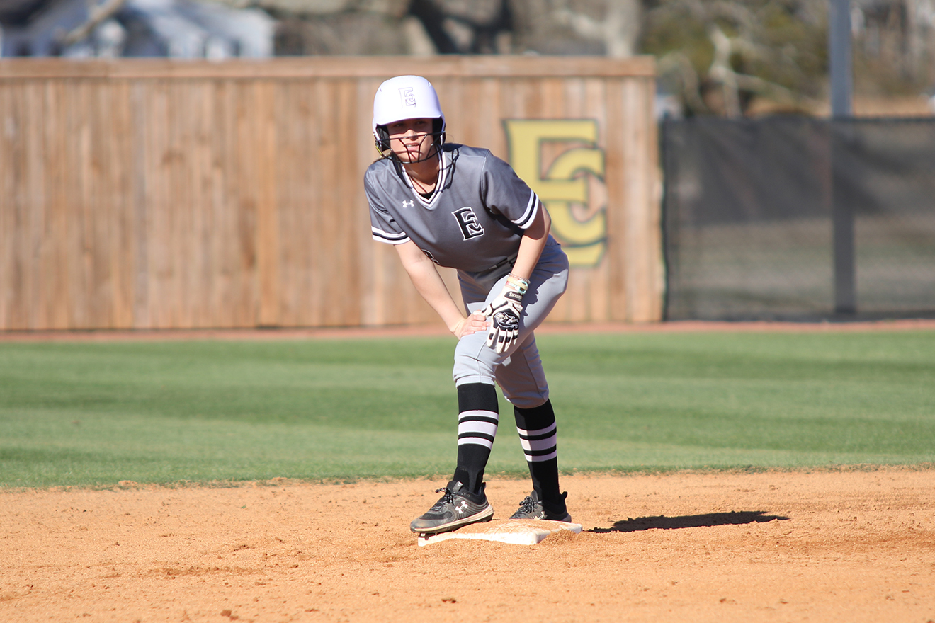 Lady Warriors open MACCC play with sweep