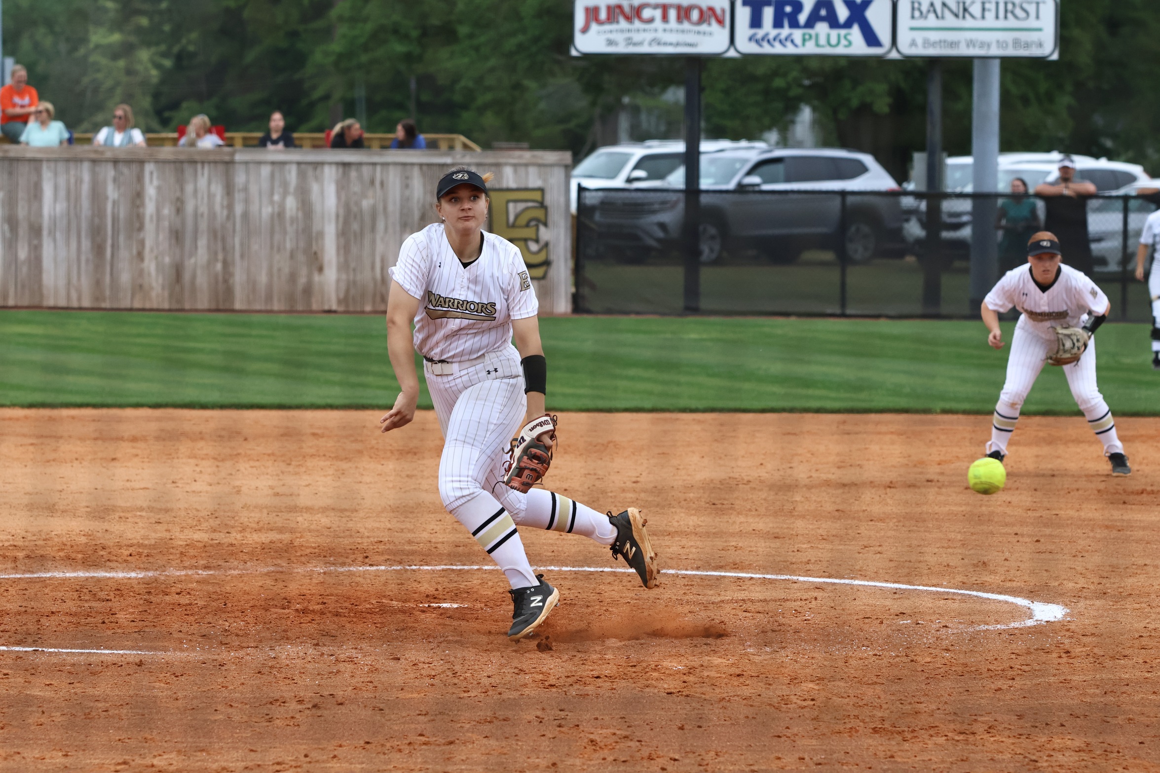 Lady Warriors Earn MACCC Sweep on the Road