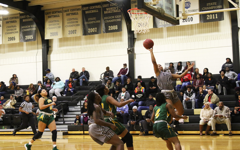 Lady Warriors Move to 6-0 With Win over Delgado