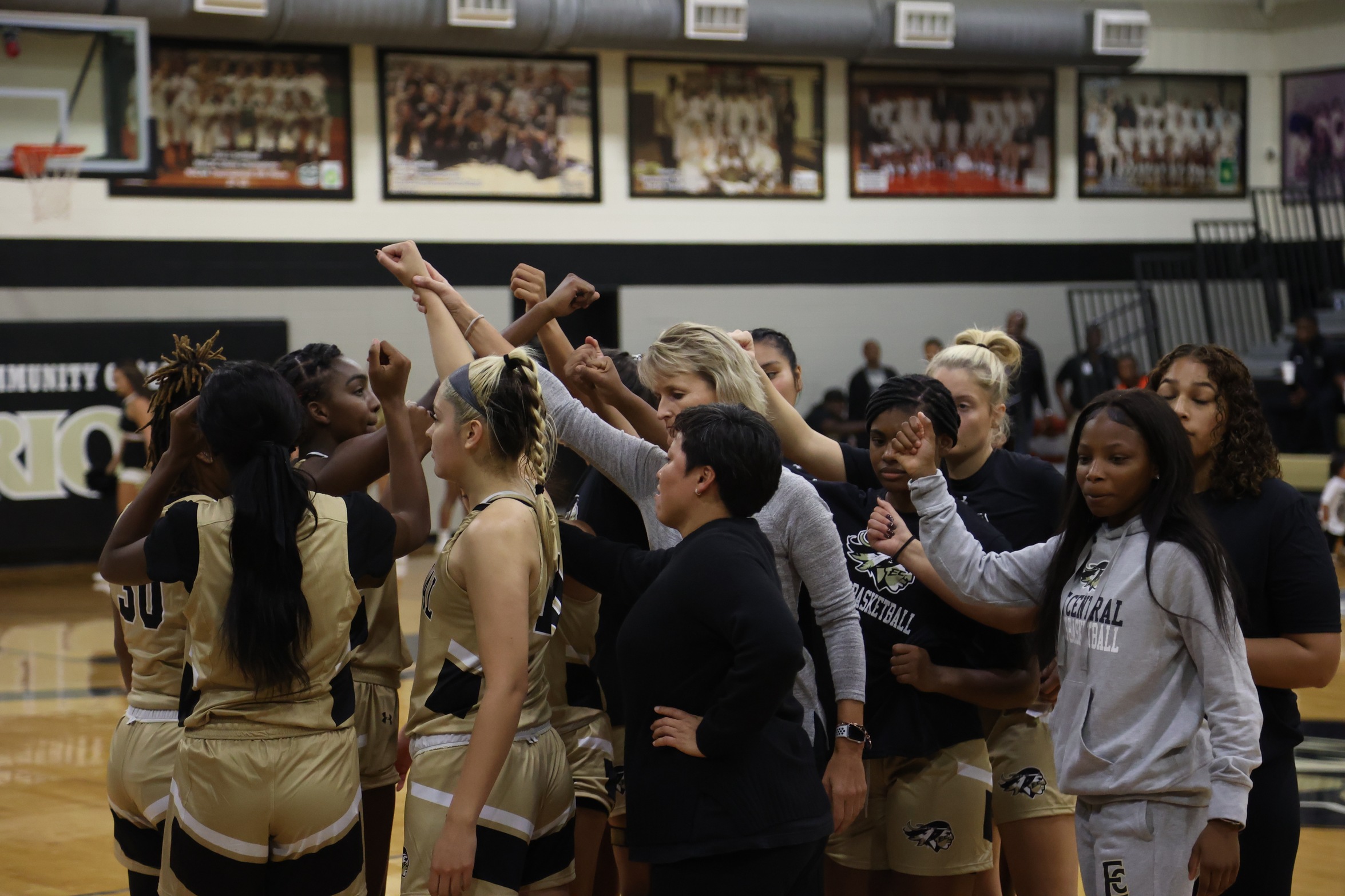 Lady Warriors Rout Wallace in Season Opener