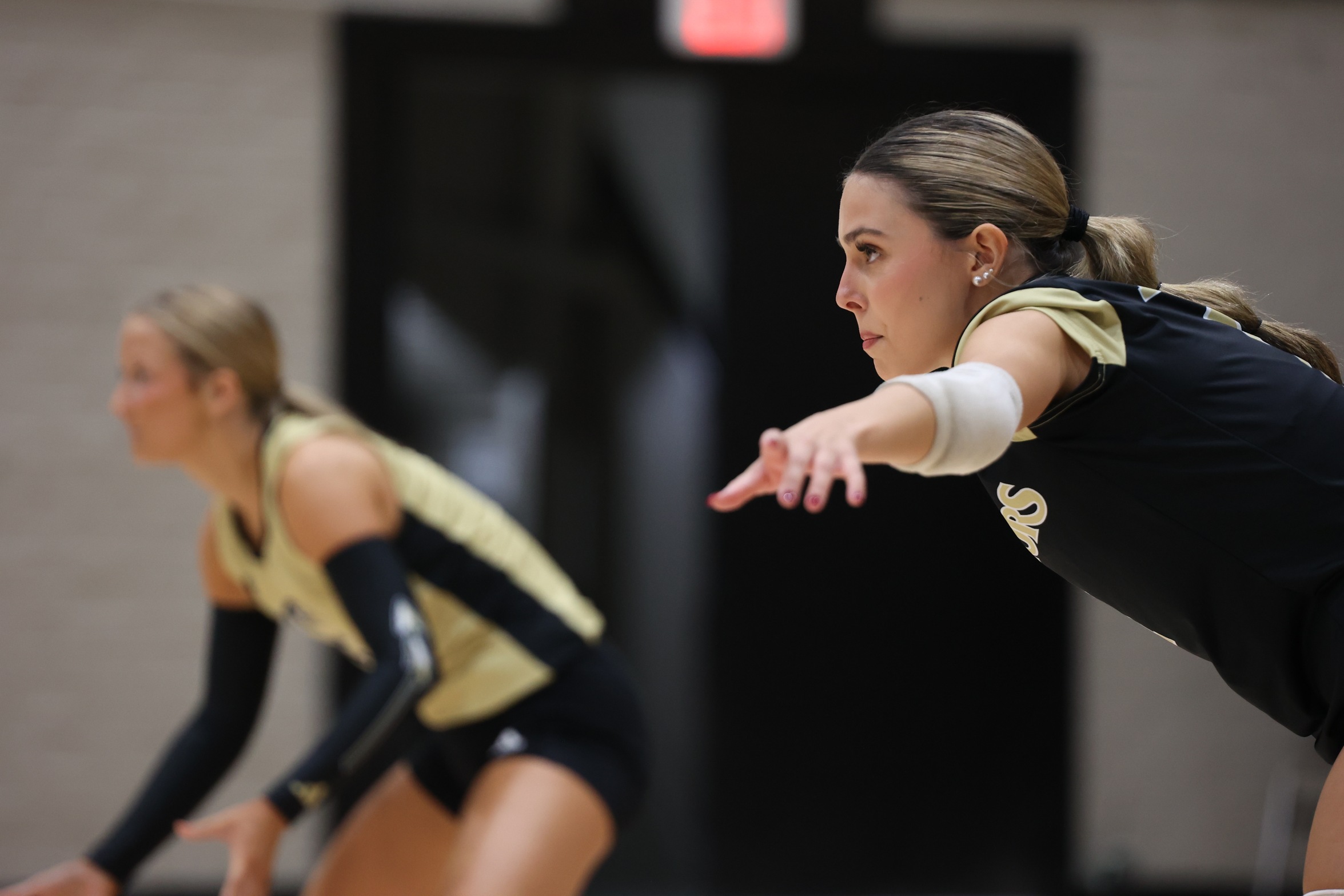 No. 2 Jones Sweeps Warriors in Decatur